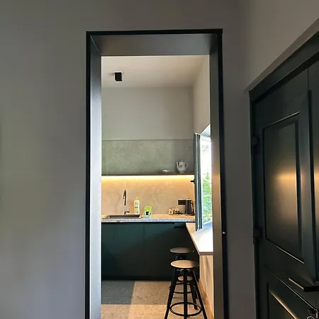 Number 6 - Complex Apartment *